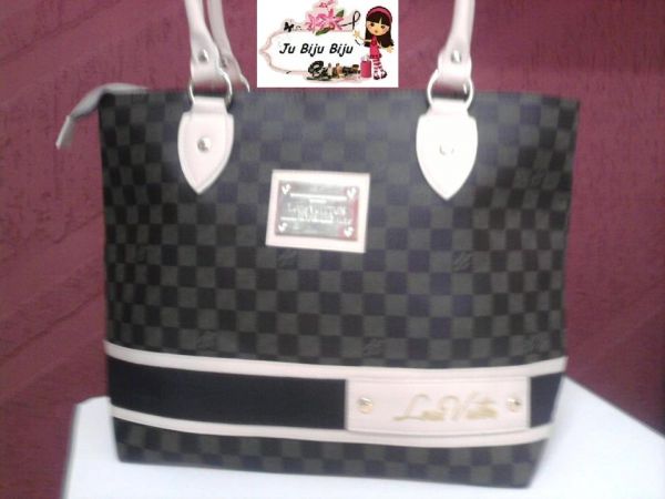 20 Réplica LV